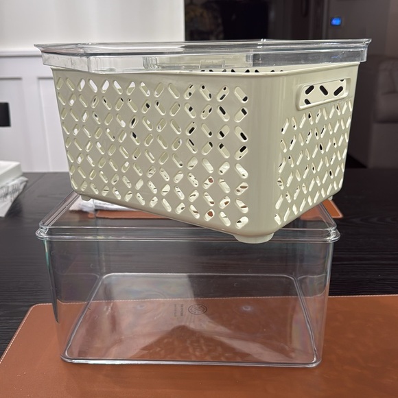 Martha Stewart stay fresh containers. Keep your fruits and vegetable fresh - Picture 2 of 4